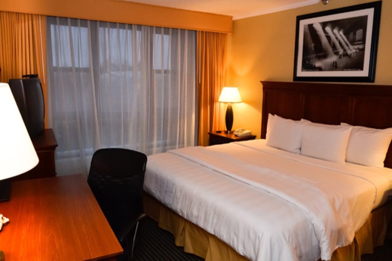 Garden Inn & Suites - Jfk Нью-Йорк Экстерьер фото